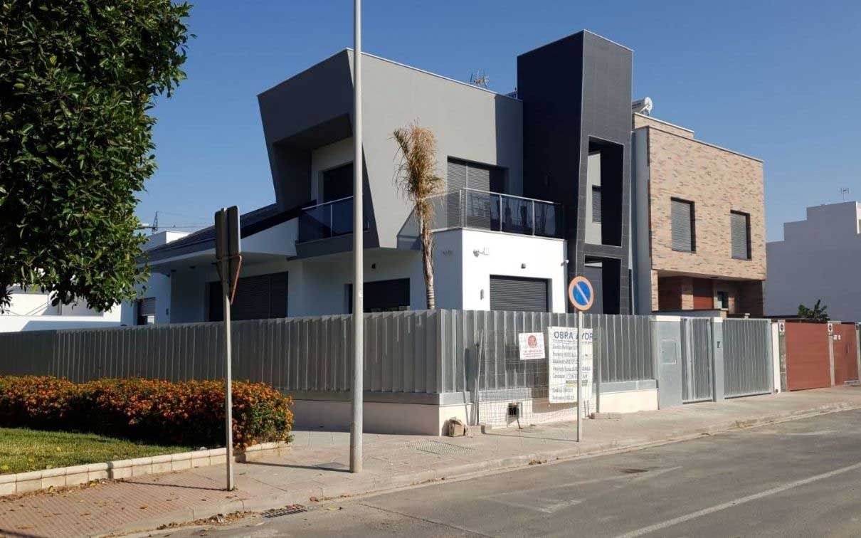 Vivienda unifamiliar con garaje y piscina de Soto & Tudela Arquitectos